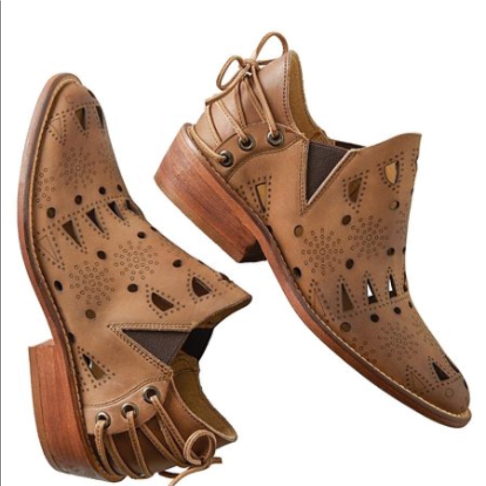 Musse & Cloud Anisse Ankle Bootie * shown on foot